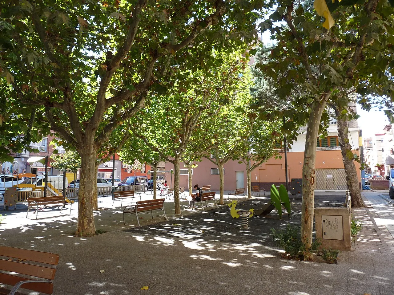 Parque infantil en la plaza Aragón de Fraga