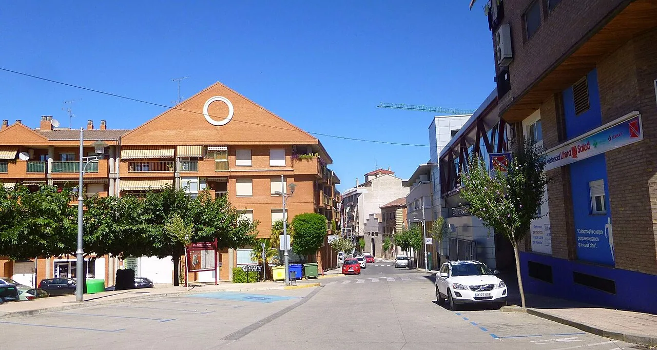 Vista de una calle de Binéfar