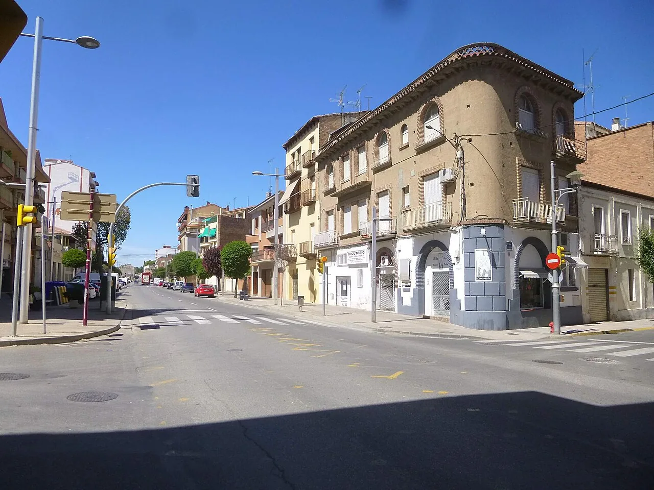 Calle y edificios de Binéfar